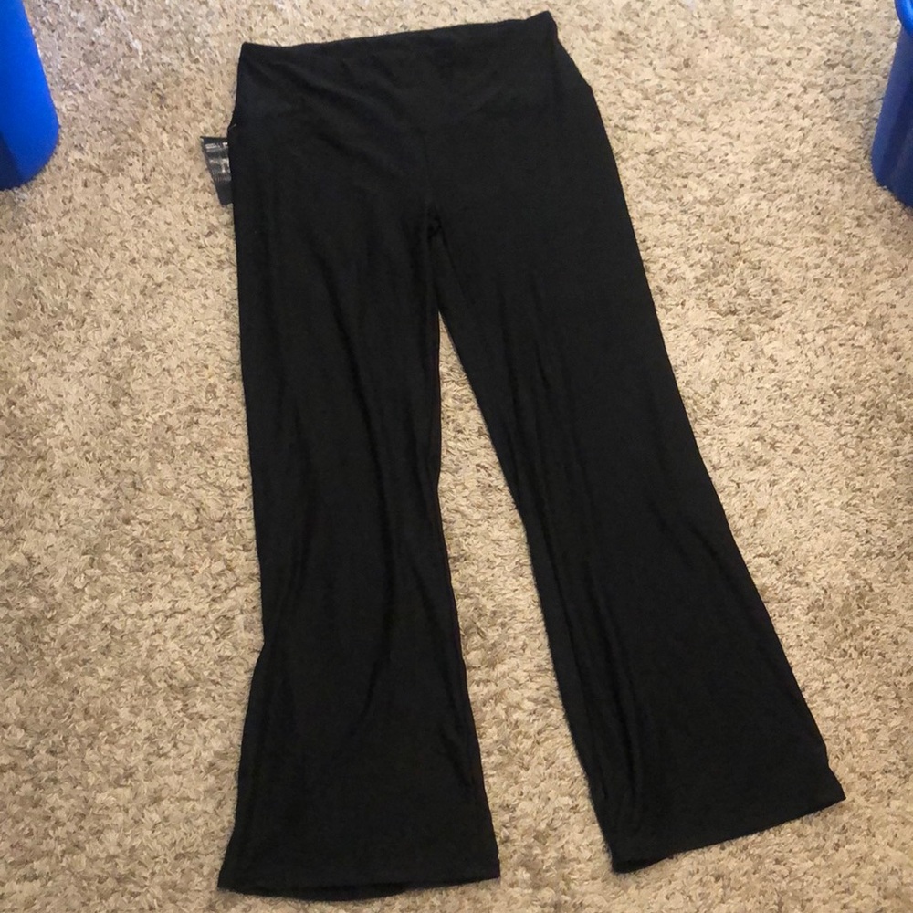 Black yoga pants